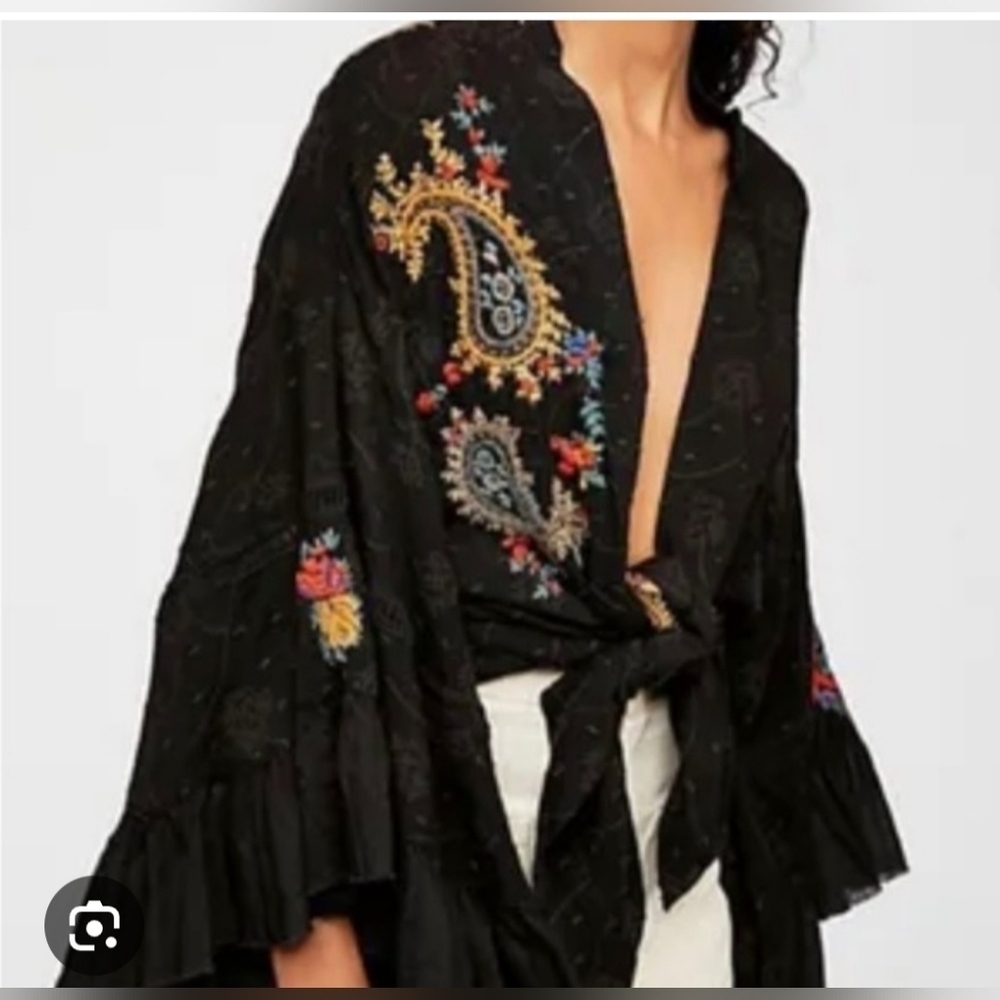 Dottie West Embroidered Ruffled Kimono Size XS/S
